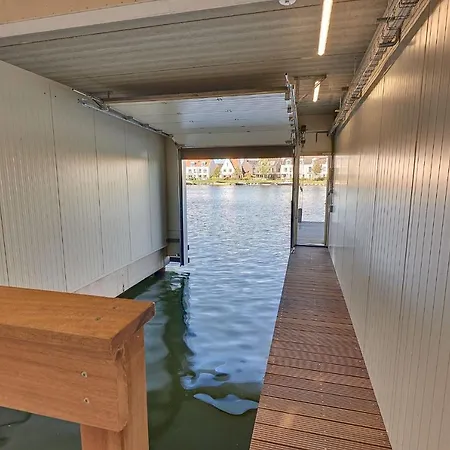 Boothuis Waterfront Vakantiehuis